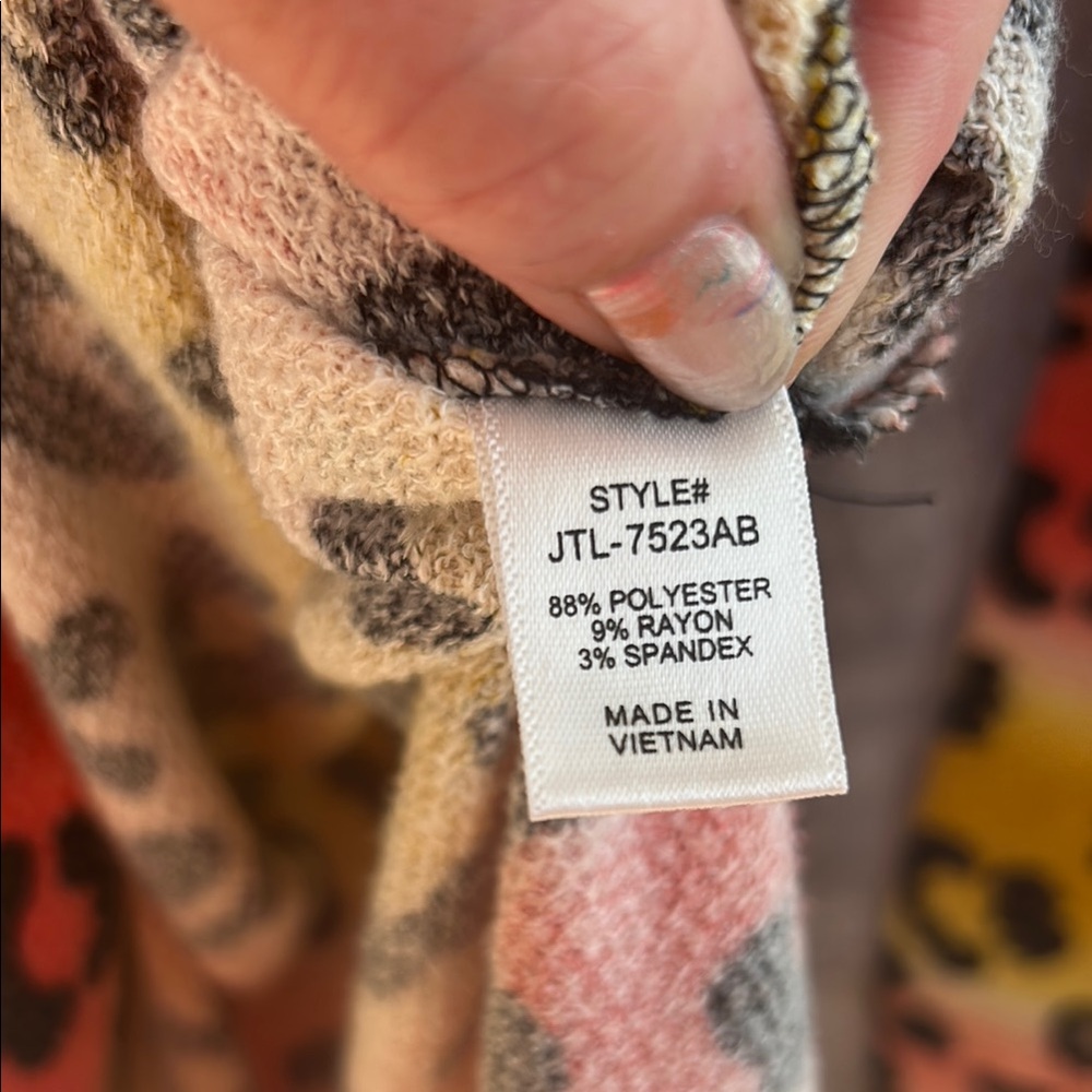 Zenana Outfitters Yellow & Red Leopard Oversized Relaxed Fit - Picture 4 of 5